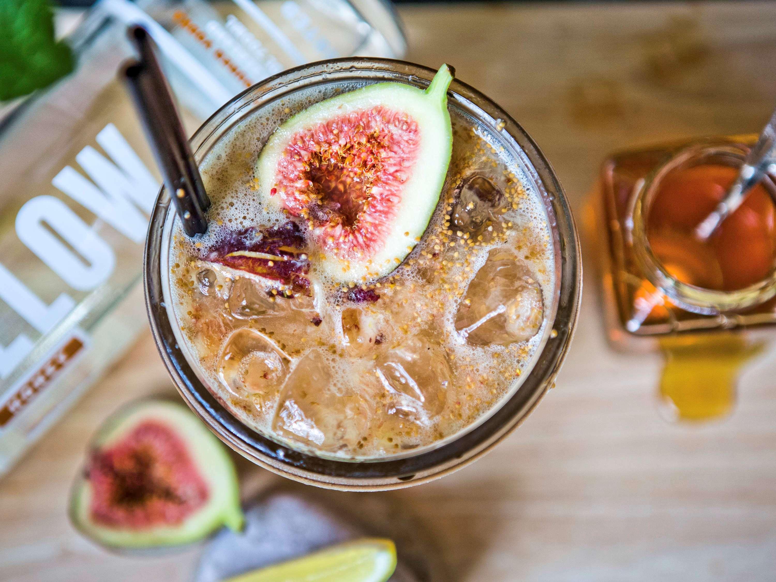 เดอะโคโม เมลเบิร์น - เอ็มแกลเลอรี Hotel ภายนอก รูปภาพ A fig and honey cocktail