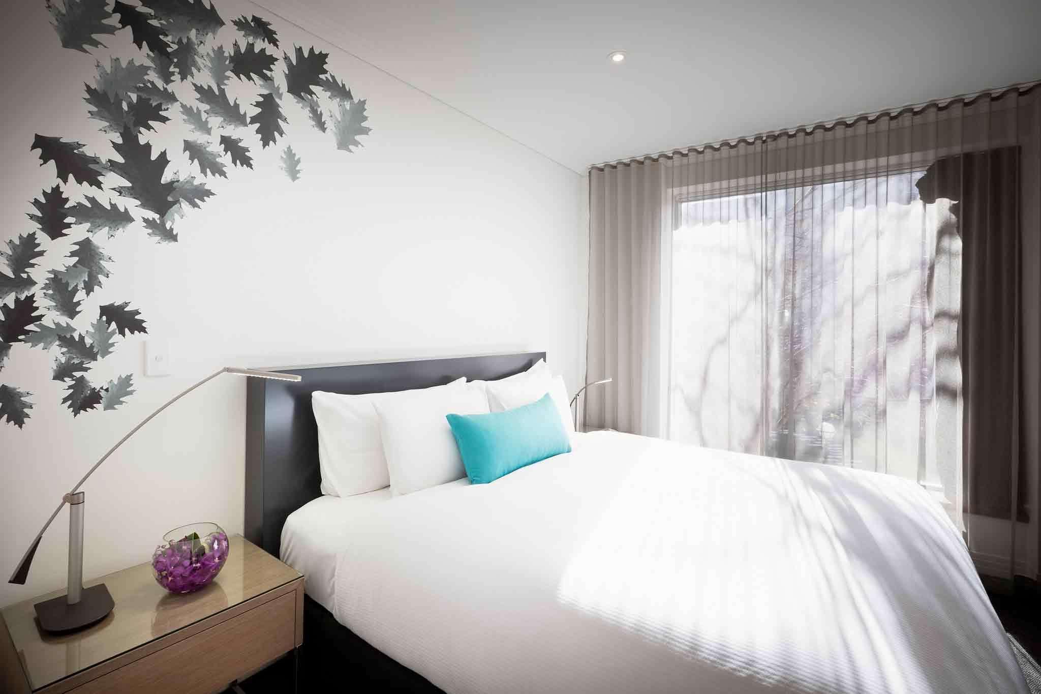 เดอะโคโม เมลเบิร์น - เอ็มแกลเลอรี Hotel ภายนอก รูปภาพ A bedroom at the hotel