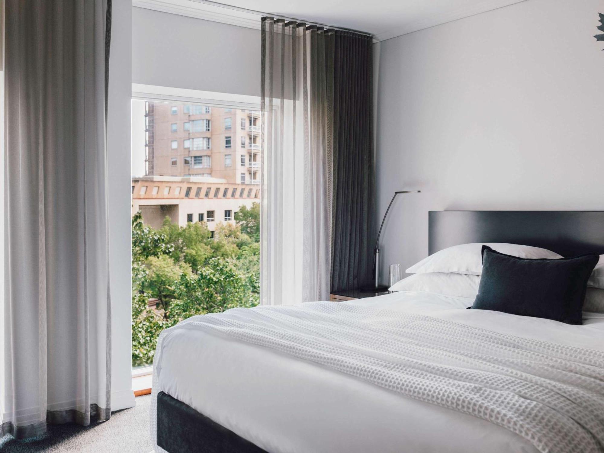 เดอะโคโม เมลเบิร์น - เอ็มแกลเลอรี Hotel ภายนอก รูปภาพ A bedroom at the Standard East Village