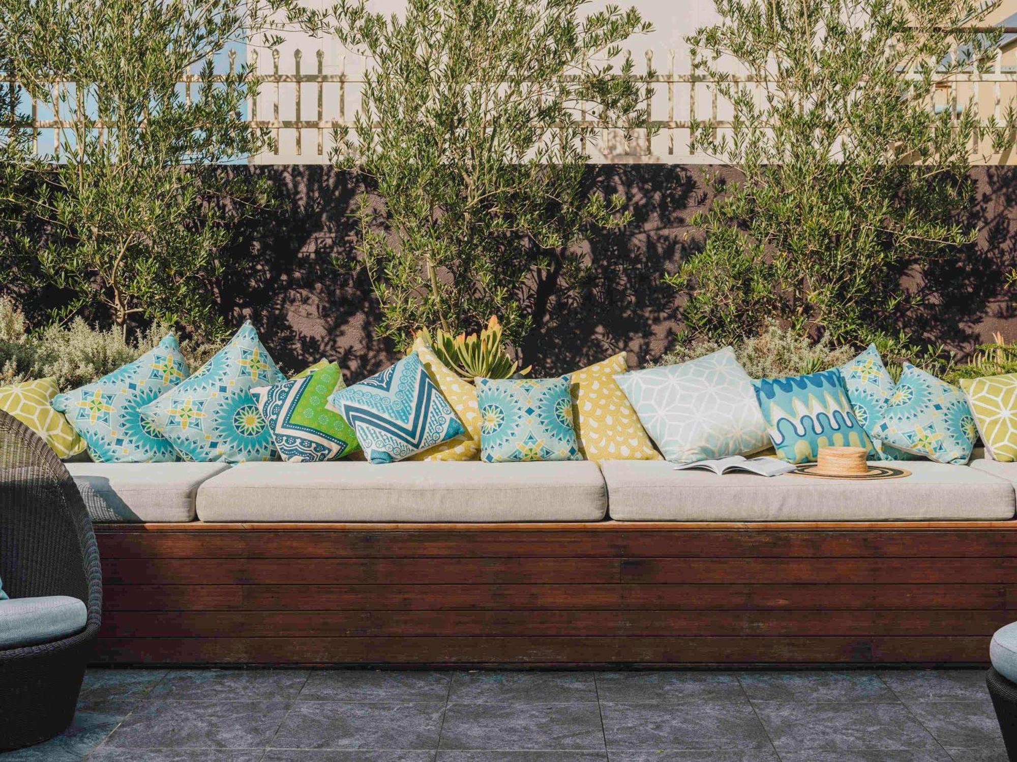 เดอะโคโม เมลเบิร์น - เอ็มแกลเลอรี Hotel ภายนอก รูปภาพ Outdoor furniture