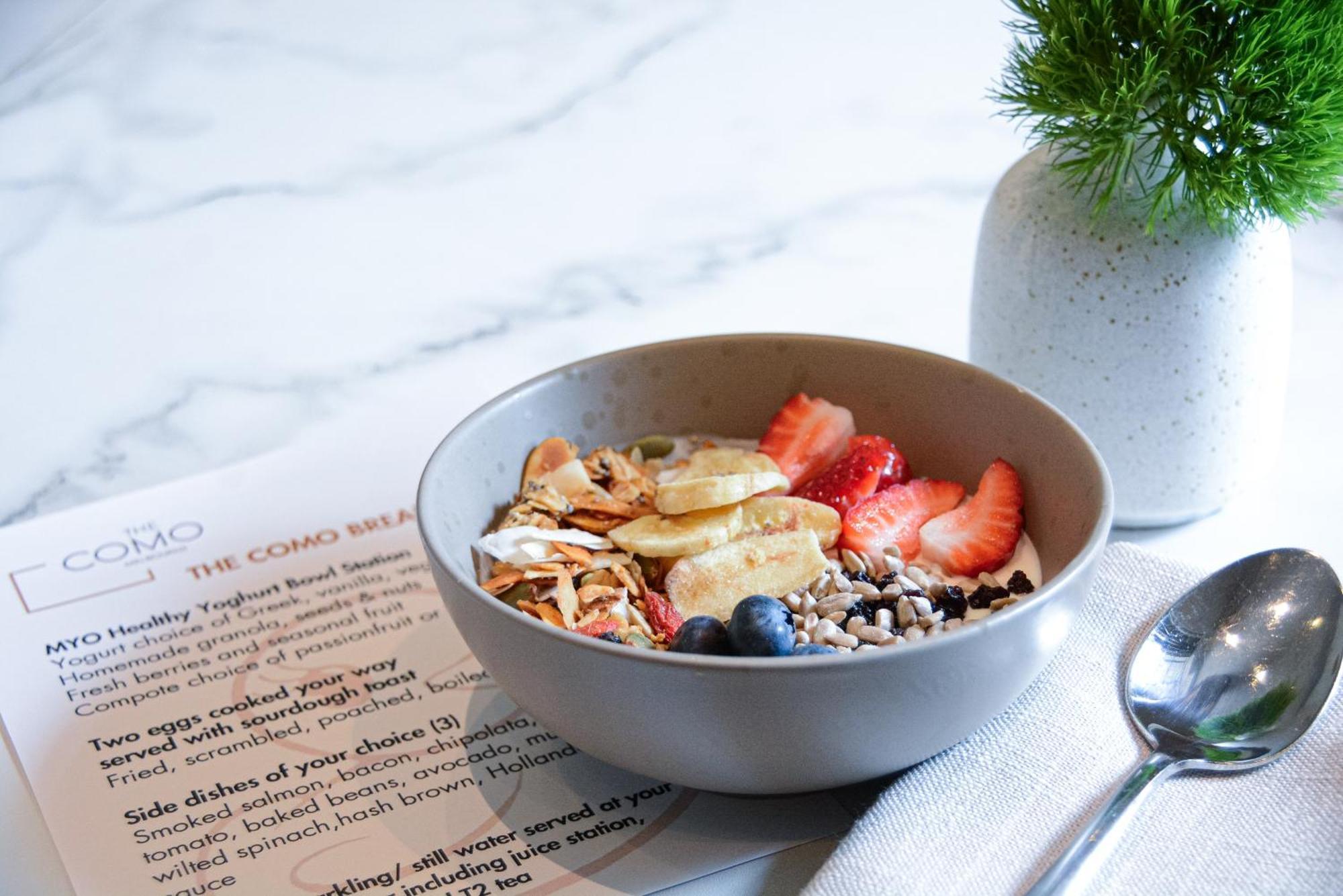 เดอะโคโม เมลเบิร์น - เอ็มแกลเลอรี Hotel ภายนอก รูปภาพ A bowl of granola with fruit
