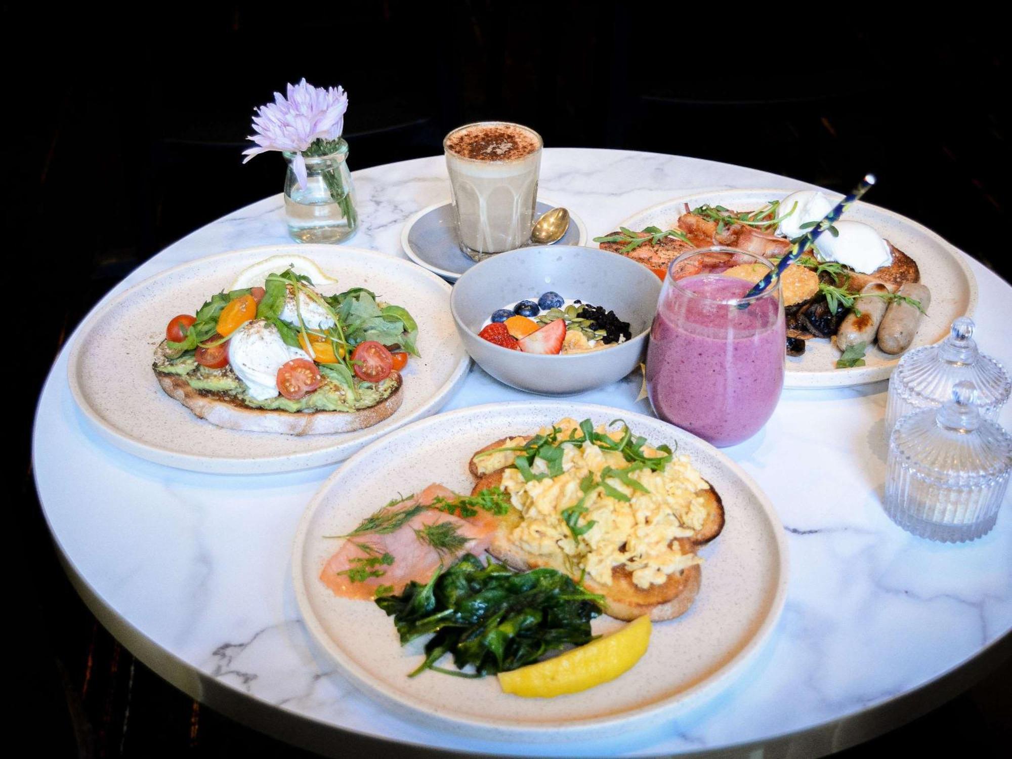 เดอะโคโม เมลเบิร์น - เอ็มแกลเลอรี Hotel ภายนอก รูปภาพ Breakfast at the restaurant