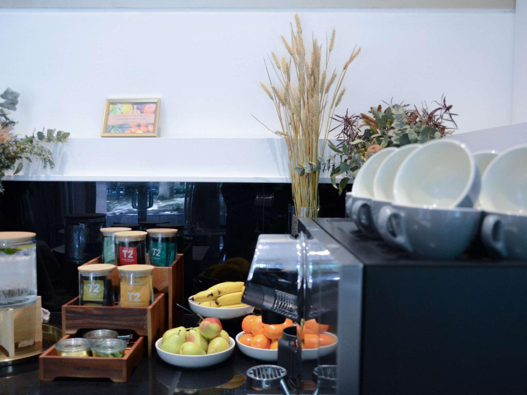 เดอะโคโม เมลเบิร์น - เอ็มแกลเลอรี Hotel ภายนอก รูปภาพ A typical breakfast buffet